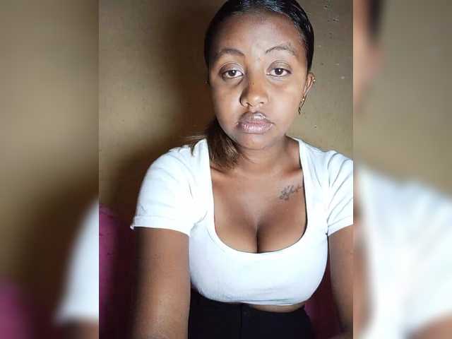 Victoria33's BongaCams show and profile