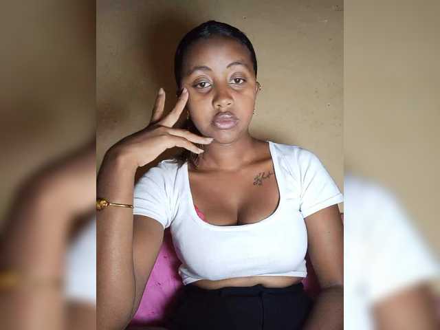 Victoria33's BongaCams show and profile