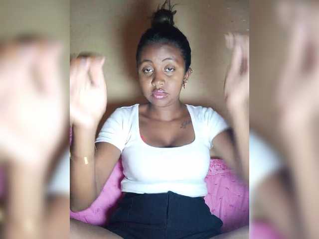 Victoria33's BongaCams show and profile