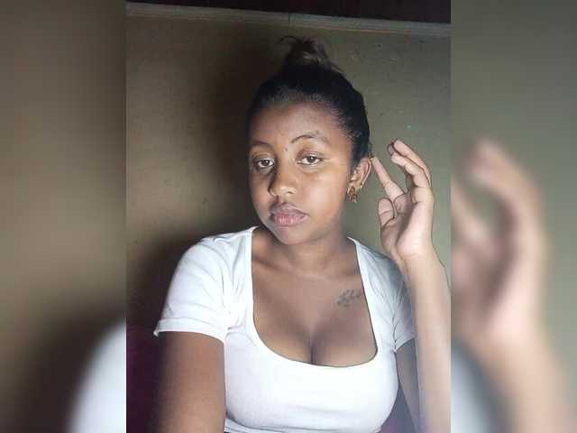 Victoria33's BongaCams show and profile