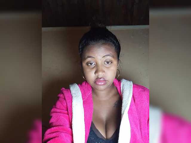 Victoria33 Live Cam on BongaCams