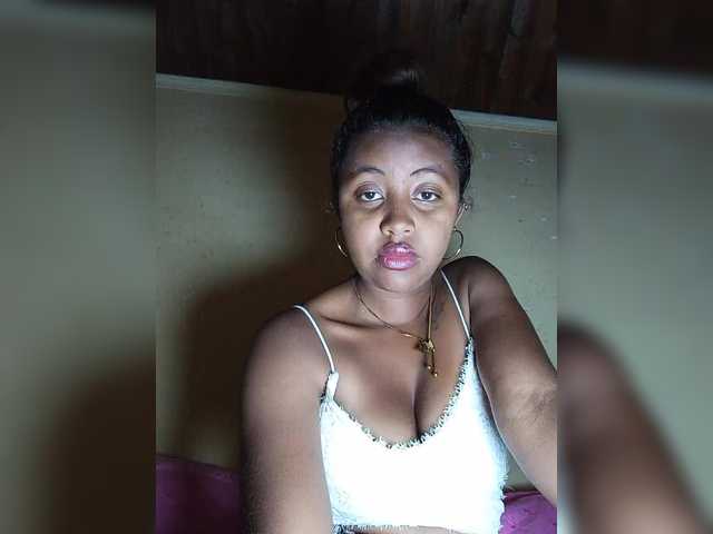 Victoria33's BongaCams show and profile