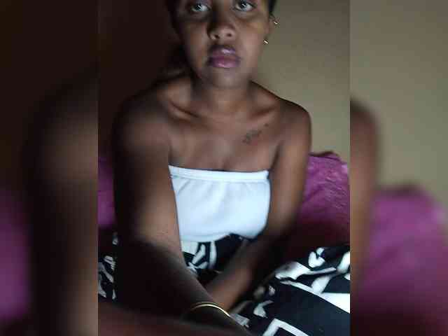 Victoria33 Live Webcam on BongaCams