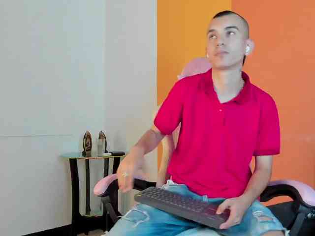 Rowan-Cleyy Live Webcam on BongaCams