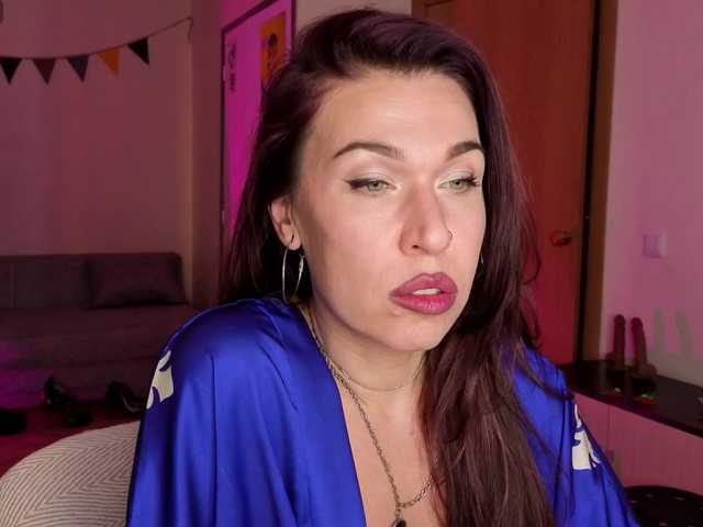 ReginaHawkinss's BongaCams show and profile