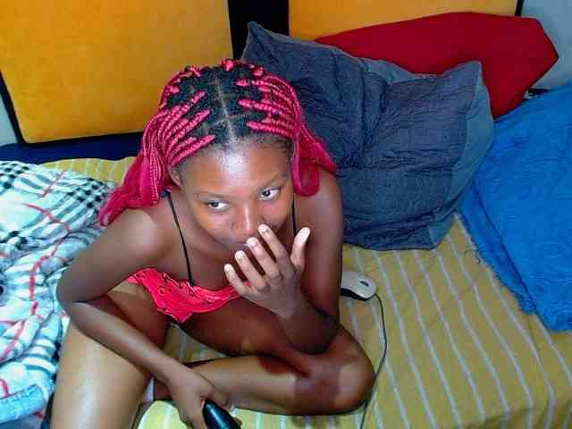 SEXYpetiteX Live Webcam on BongaCams