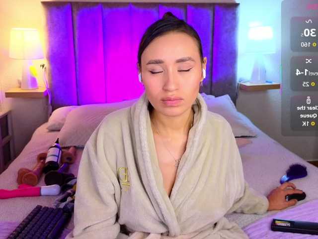 VictoriaHils's BongaCams show and profile