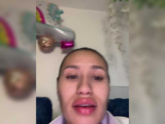  VictoriaHils chat room