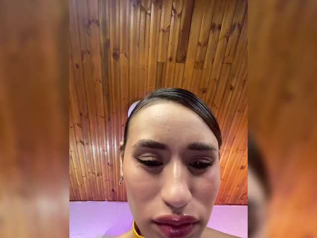 VictoriaHils's BongaCams show and profile