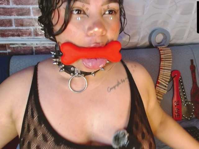 Leidy12's BongaCams show and profile