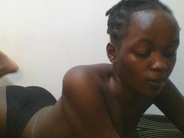 Squirtinglady webcam bongacams model stream image