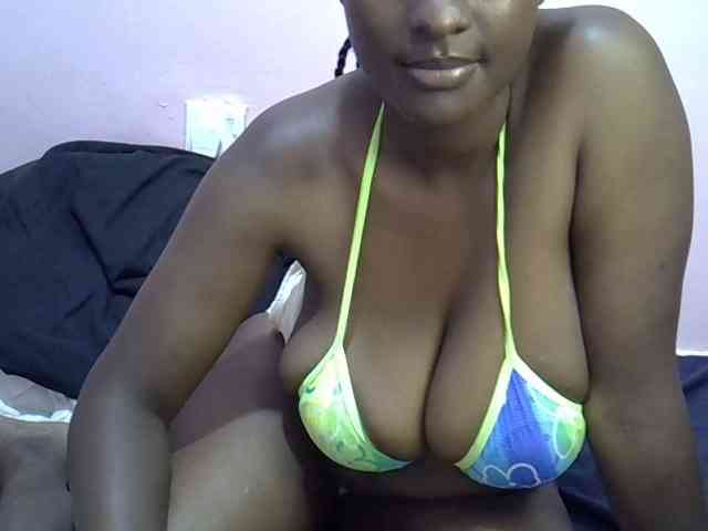 Beautyamelia Live Webcam on BongaCams