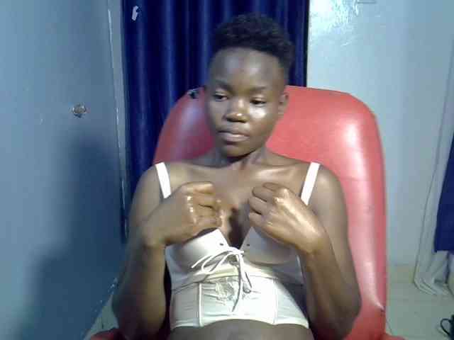 Prettymelvi Live Webcam on BongaCams