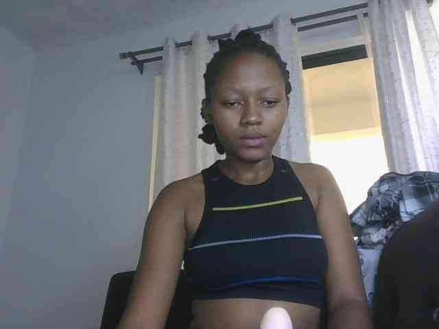 Queendons Live Webcam on BongaCams