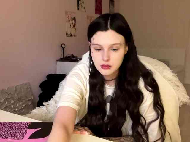 LeontineBalford webcam