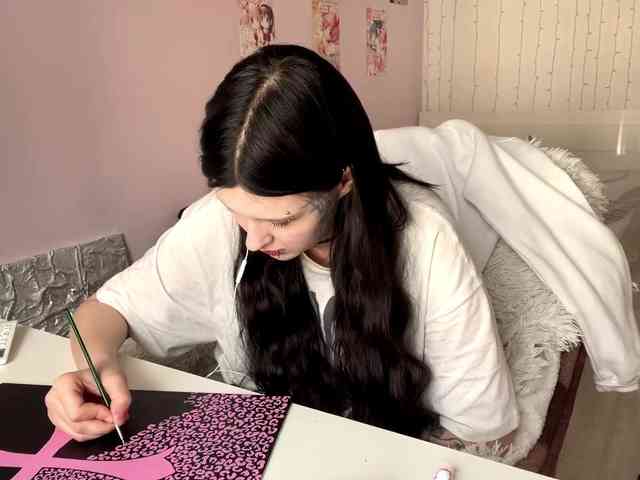 LeontineBalford webcam