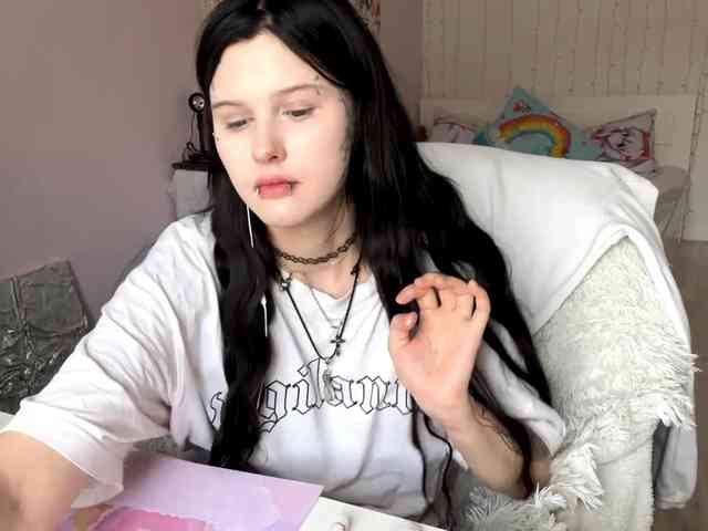 LeontineBalford webcam