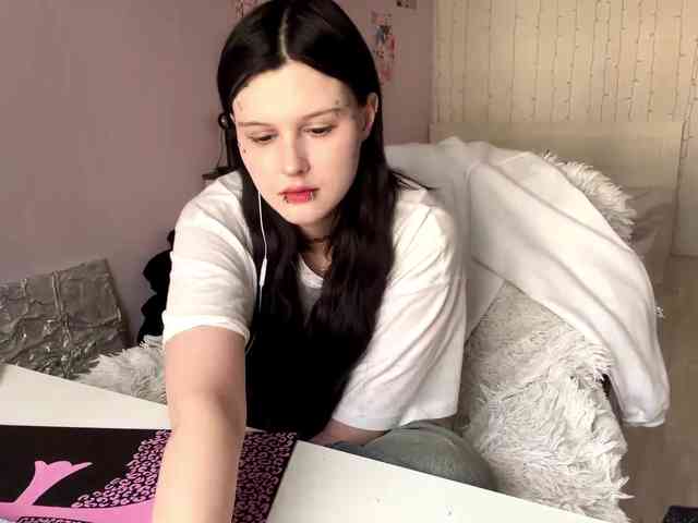 LeontineBalford webcam