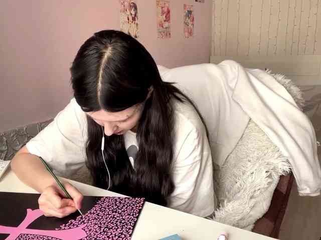 LeontineBalford webcam