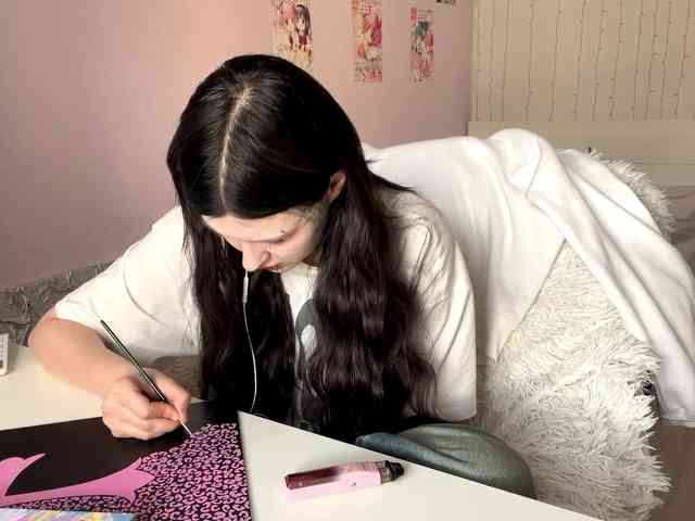 LeontineBalford webcam