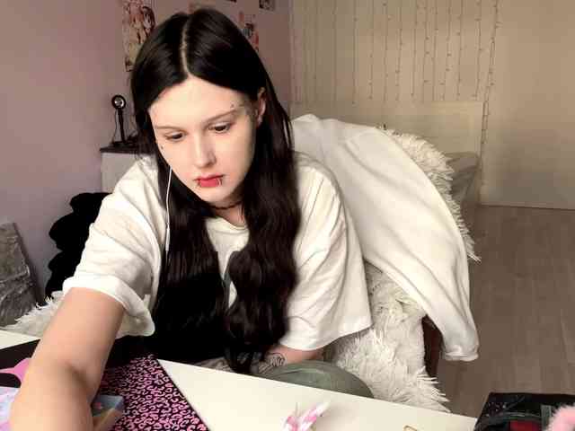 LeontineBalford webcam