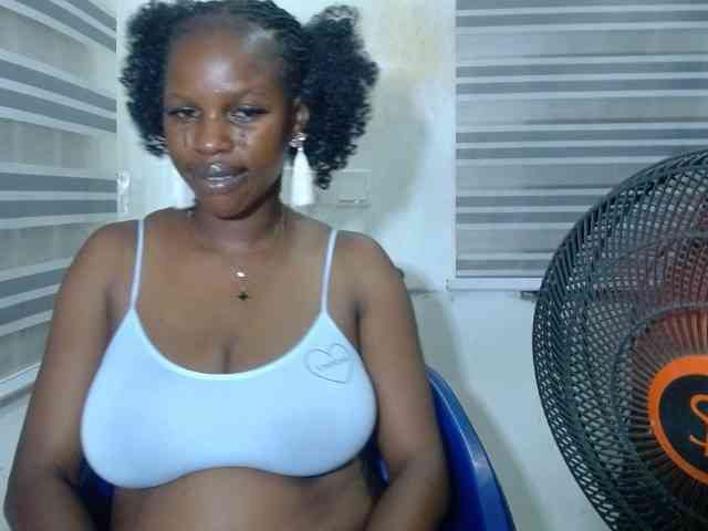 Sweetncreamy Live Webcam on BongaCams