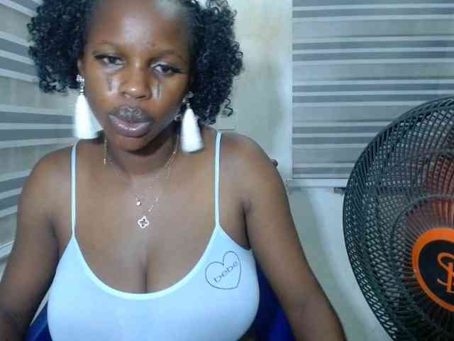 Sweetncreamy Live Webcam on BongaCams