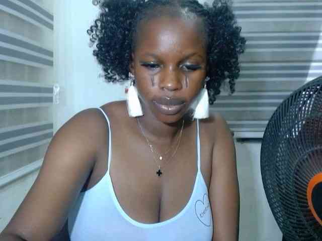 Sweetncreamy Live Webcam on BongaCams