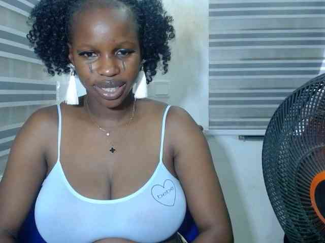 Sweetncreamy Live Webcam on BongaCams