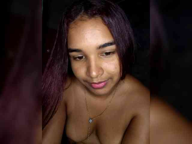 Caroo07 Live Webcam on BongaCams