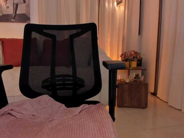  IsabellaLux- chat room