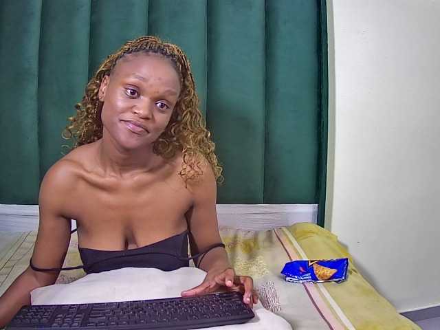 Sex chat gratuit in direct cu Henny02267 pe BongaCams