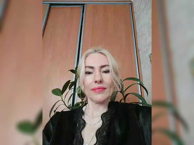 White00Pearl's BongaCams show and profile