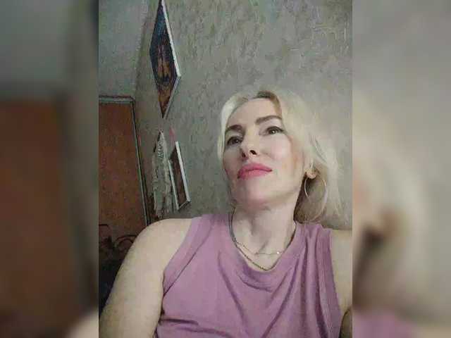 White00Pearl's BongaCams show and profile