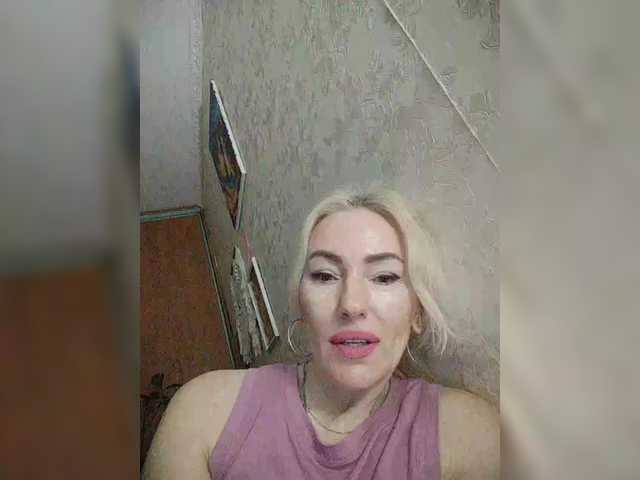 White00Pearl's BongaCams show and profile