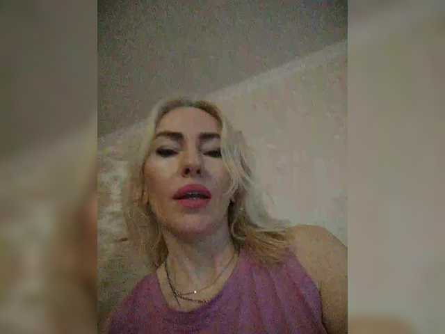 White00Pearl's BongaCams show and profile