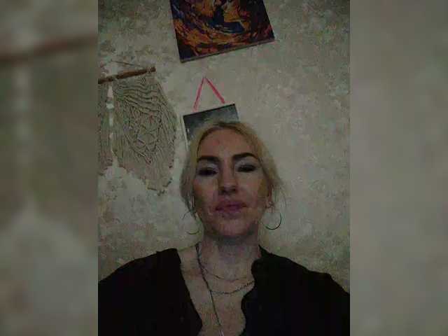 White00Pearl's BongaCams show and profile