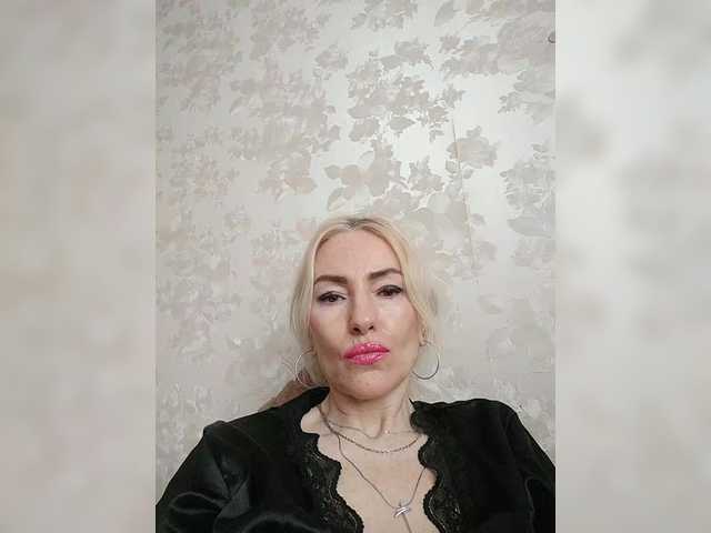White00Pearl's BongaCams show and profile