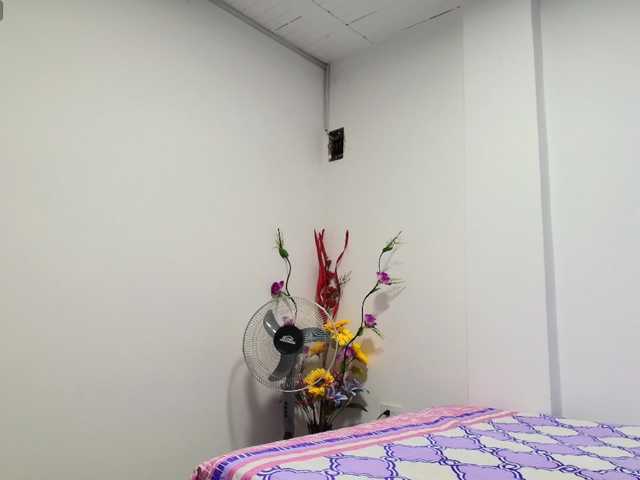 miamadeleine Live Cam on BongaCams