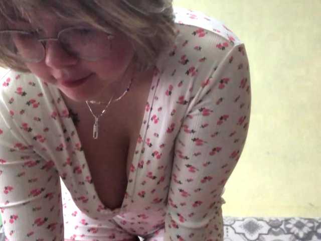 peachpuff's BongaCams show and profile