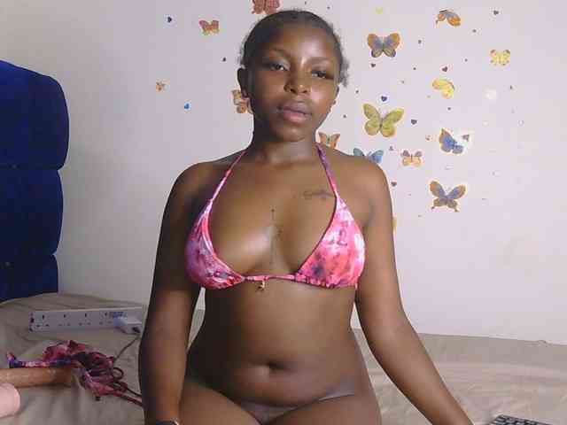 SweetKittyy22 webcam