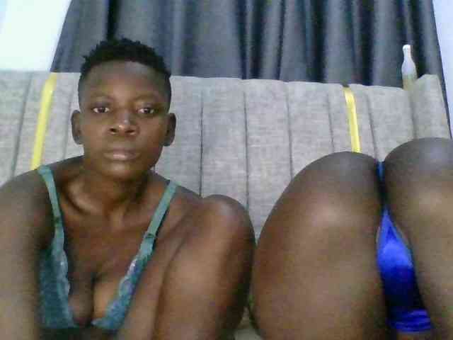 Cherrytwindolls webcam