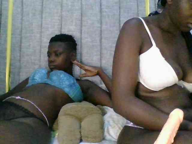 Cherrytwindolls webcam