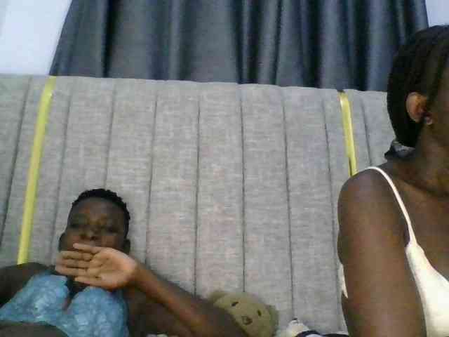 Cherrytwindolls webcam