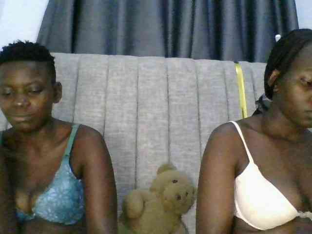 Cherrytwindolls webcam