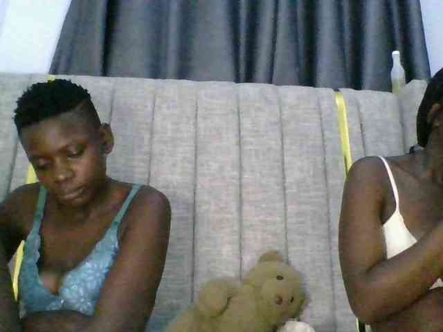 Cherrytwindolls webcam