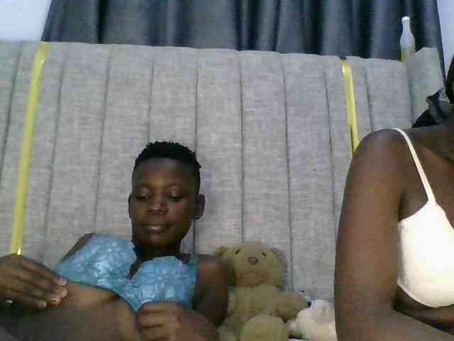 Cherrytwindolls webcam