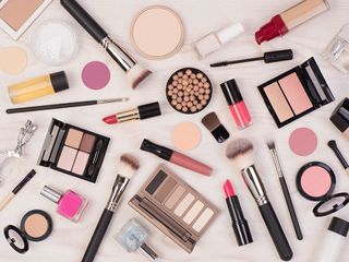 MAKEUP