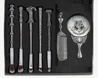 Makeup brushes