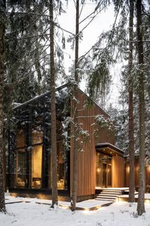 домик рядом с лесом